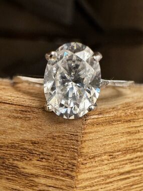 2.00ctw VS1 moissanite sparkly clean gemstone solid  10k gold engagement ringnew